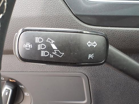 Used 2022 Volkswagen Tiguan SE w/ Panoramic Sunroof Package image 24