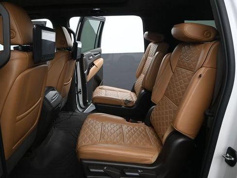 Used 2023 Cadillac Escalade ESV Sport AWD/4WD image 14