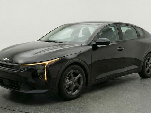 Used 2025 Kia K4 LXS image 3