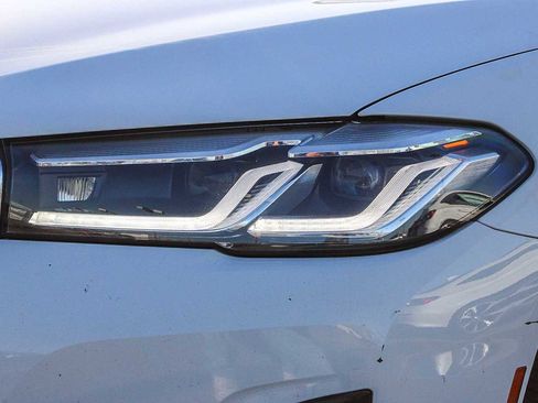 Used 2021 BMW 530i w/ Premium Package image 10