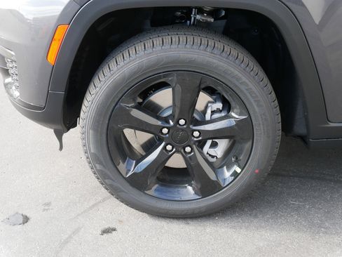 New 2025 Jeep Grand Cherokee L Limited image 4