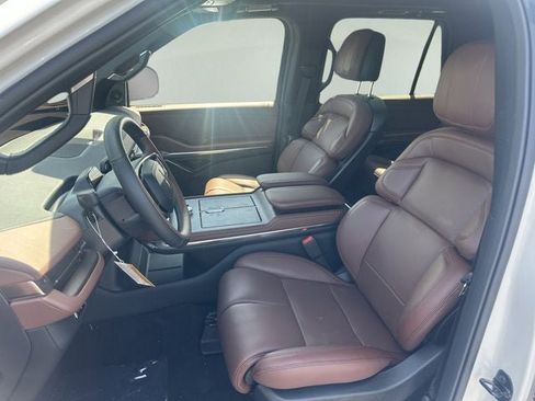 New 2026 Lincoln Navigator Reserve AWD/4WD image 10