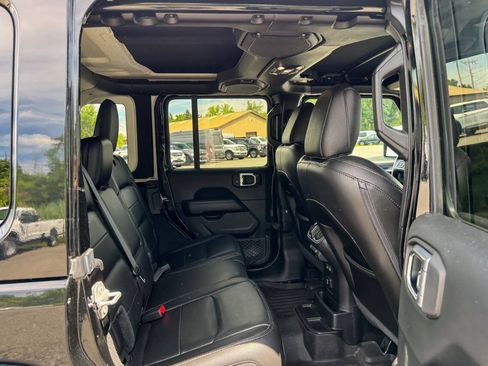 Used 2021 Jeep Wrangler Unlimited Sahara AWD/4WD image 15