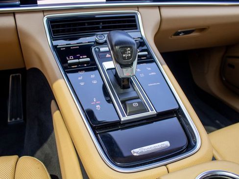 Used 2022 Porsche Panamera 4 w/ Premium Package image 21