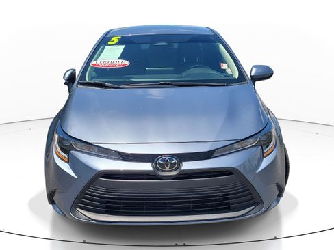 Certified 2025 Toyota Corolla LE FWD image 2