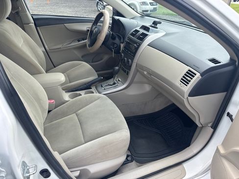 Used 2012 Toyota Corolla LE FWD image 25