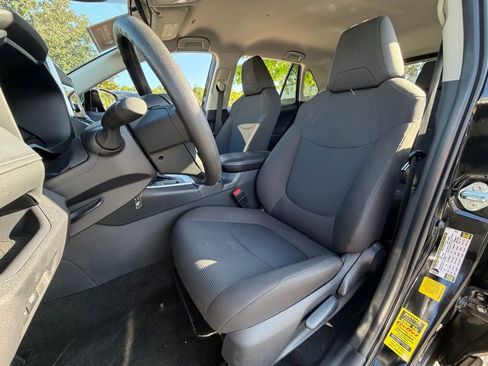 Used 2025 Toyota RAV4 LE image 5