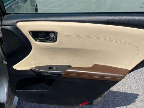 Used 2013 Toyota Avalon XLE Touring FWD image 29