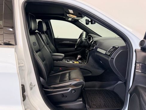 Used 2020 Jeep Grand Cherokee Overland AWD/4WD image 9