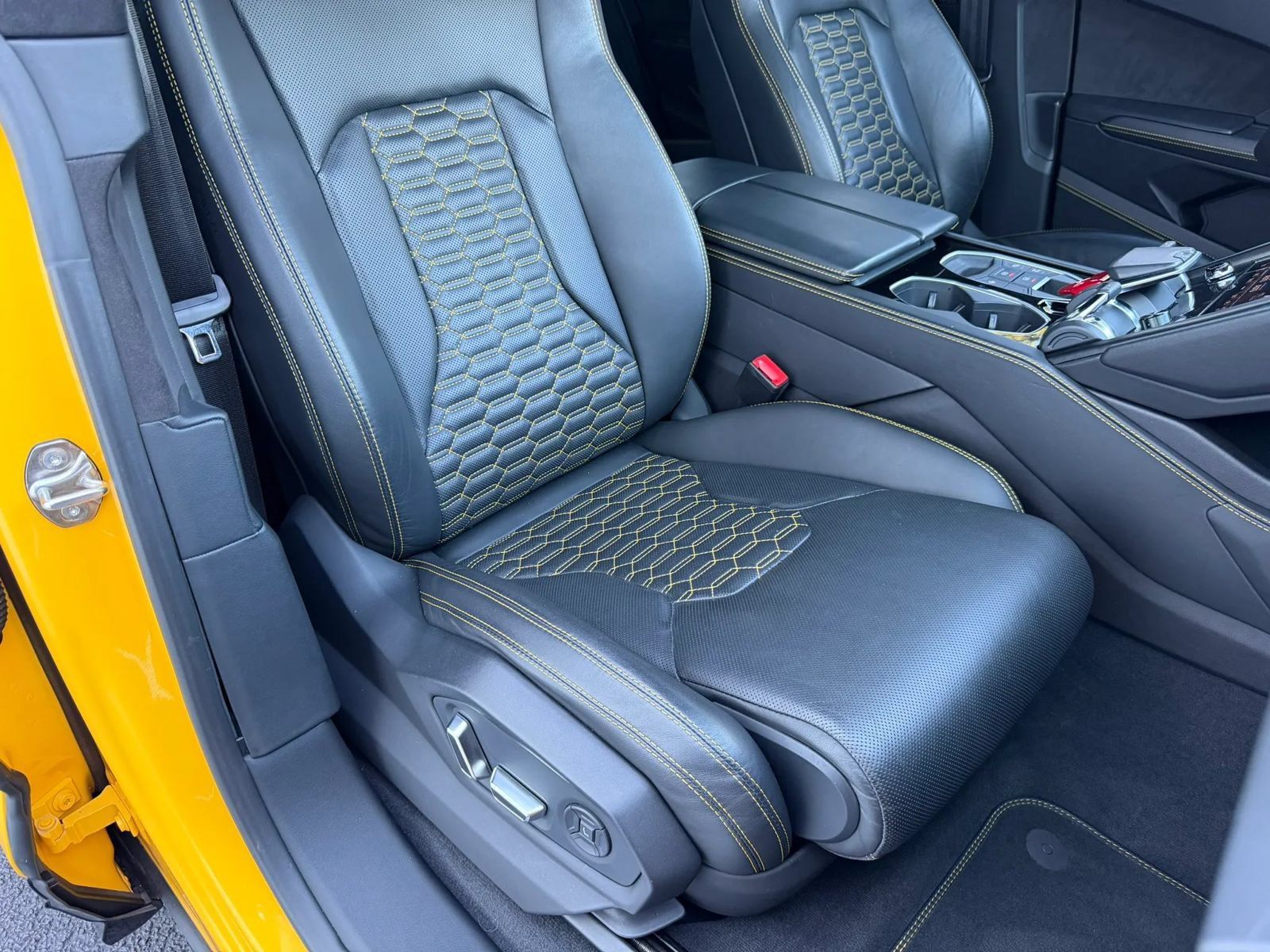 Used 2021 Lamborghini Urus AWD/4WD image 44