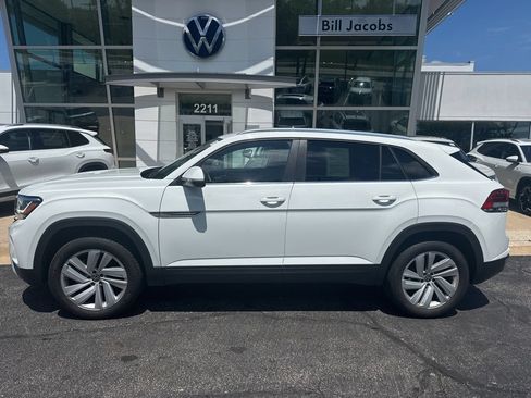 Used 2023 Volkswagen Atlas Cross Sport SE w/ Panoramic Sunroof Package AWD/4WD image 3
