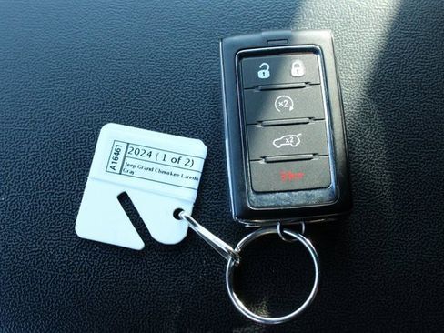 Used 2024 Jeep Grand Cherokee Laredo X w/ Luxury Tech Group I image 27
