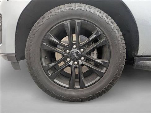 Used 2024 Ford Expedition XLT image 17