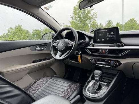 Used 2019 Kia Forte LXS FWD image 19