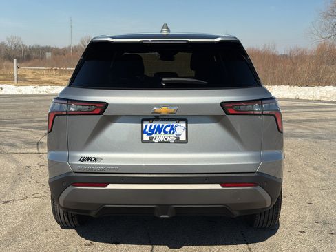 Used 2025 Chevrolet Equinox LT image 3