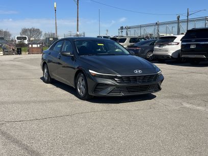 Used 2025 Hyundai Elantra SE w/ Cargo Package