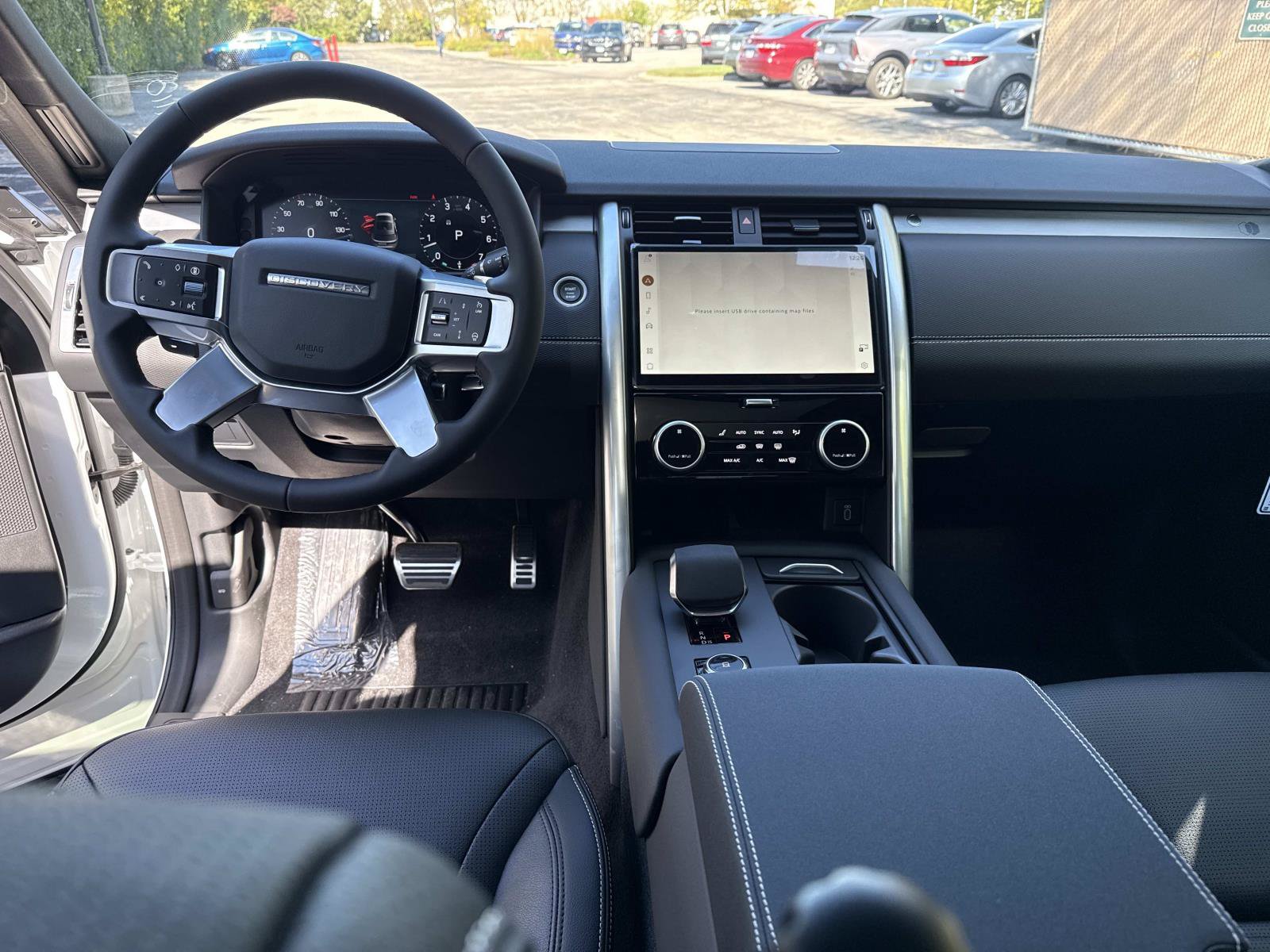 Certified 2026 Land Rover Discovery Limited Edition AWD/4WD image 18