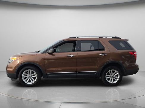 Used 2012 Ford Explorer XLT w/ Class III Trailer Tow Pkg AWD/4WD image 3