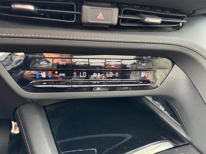 Used 2023 Buick Envision Avenir FWD image 19