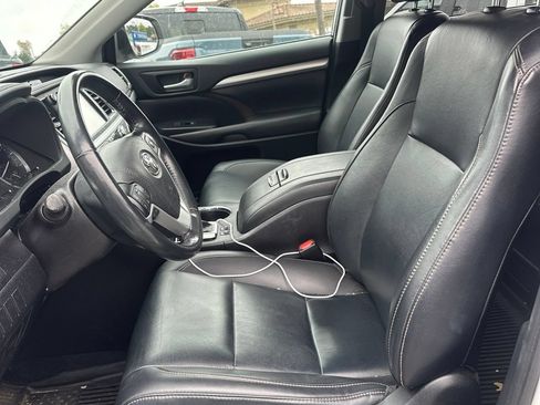 Used 2019 Toyota Highlander XLE AWD/4WD image 8