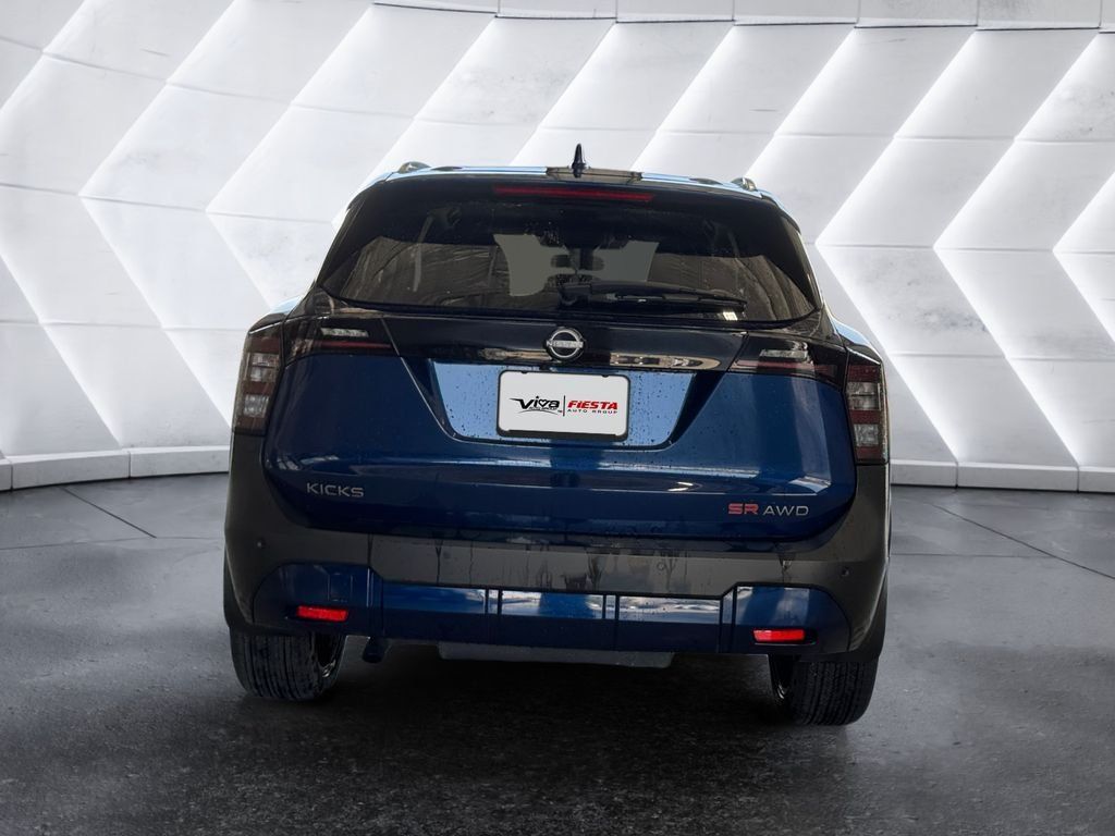 Used 2025 Nissan Kicks SR AWD/4WD image 5