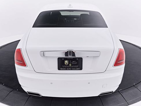 Used 2018 Rolls-Royce Ghost RWD image 31