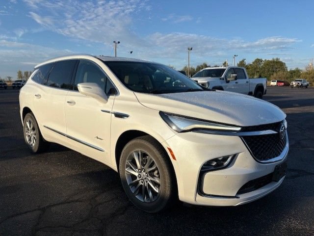 Used 2023 Buick Enclave Avenir w/ Avenir Technology Package FWD image 8