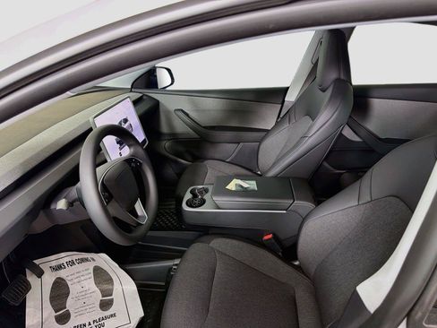 Used 2026 Tesla Model Y Long Range RWD image 21