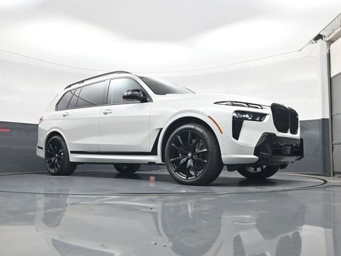 Used 2025 BMW X7 M60i w/ Executive Package image 16