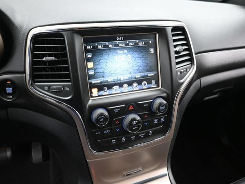 Used 2017 Jeep Grand Cherokee Laredo w/ Quick Order Package 23E AWD/4WD image 17
