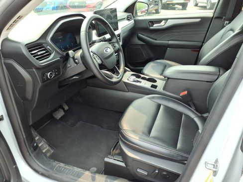 Used 2025 Ford Escape Platinum AWD/4WD image 11