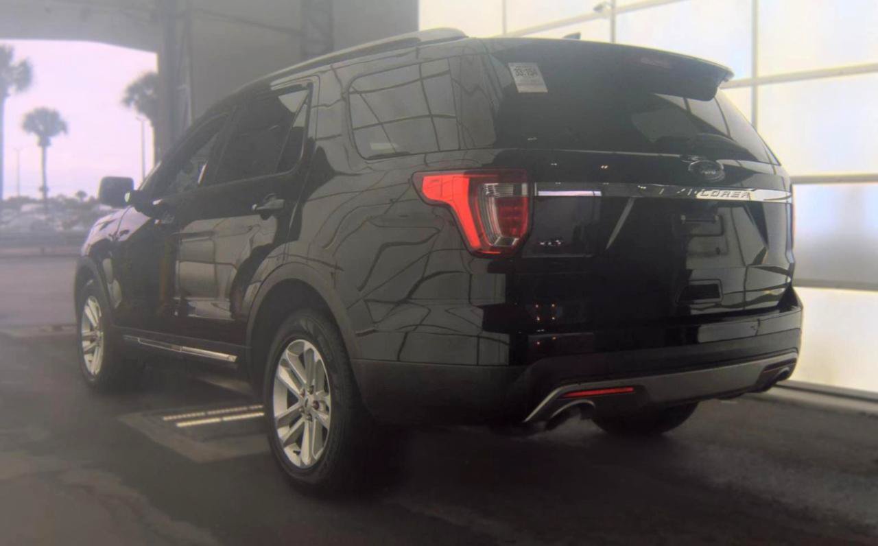 Used 2017 Ford Explorer XLT FWD image 8