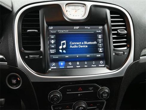 Used 2020 Chrysler 300 Limited image 9