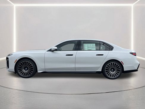 New 2026 BMW 740i image 23