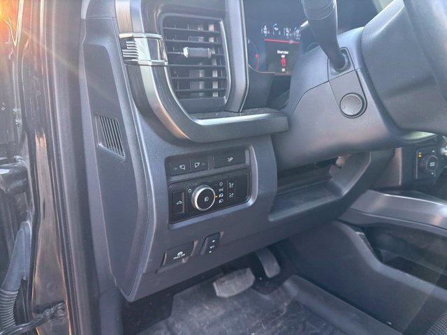 Used 2024 Ford F250 Lariat w/ Black Appearance Package AWD/4WD image 14