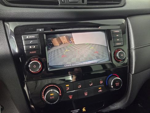 Used 2020 Nissan Rogue S w/ Special Edition Package FWD image 13