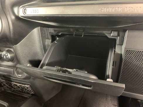 Used 2017 Jeep Wrangler Unlimited Sport w/ Connectivity Group image 39