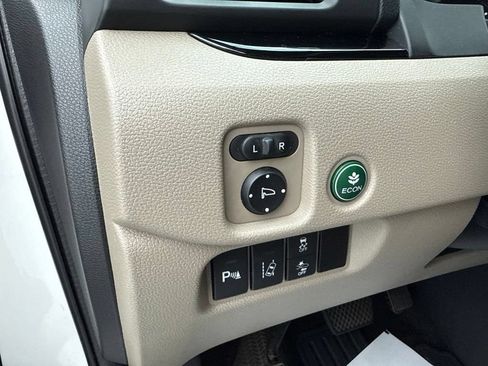Used 2016 Honda Pilot Touring image 21