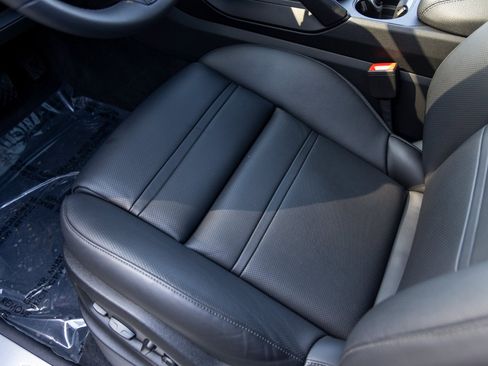 Certified 2025 Porsche Cayenne Coupe image 26