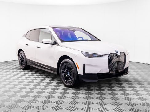 Used 2024 BMW iX xDrive50 w/ Convenience Package AWD/4WD image 7