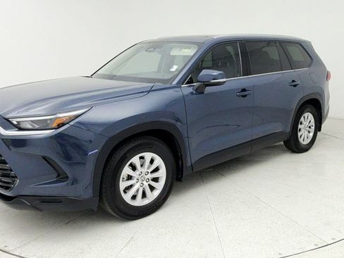 Used 2024 Toyota Grand Highlander XLE image 4