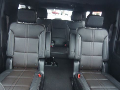 Used 2025 Chevrolet Suburban High Country AWD/4WD image 45
