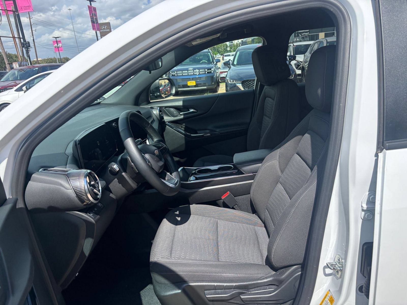 Used 2025 Chevrolet Equinox LT FWD image 27