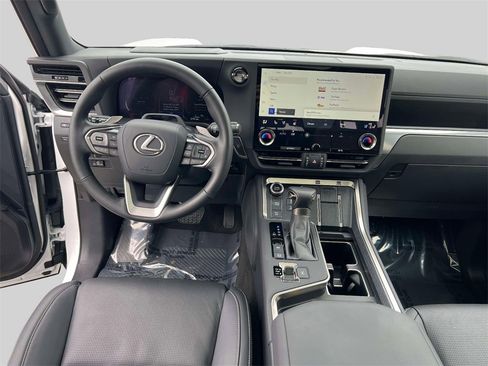 Certified 2025 Lexus GX 550 w/ Accessory Package (2T) image 13