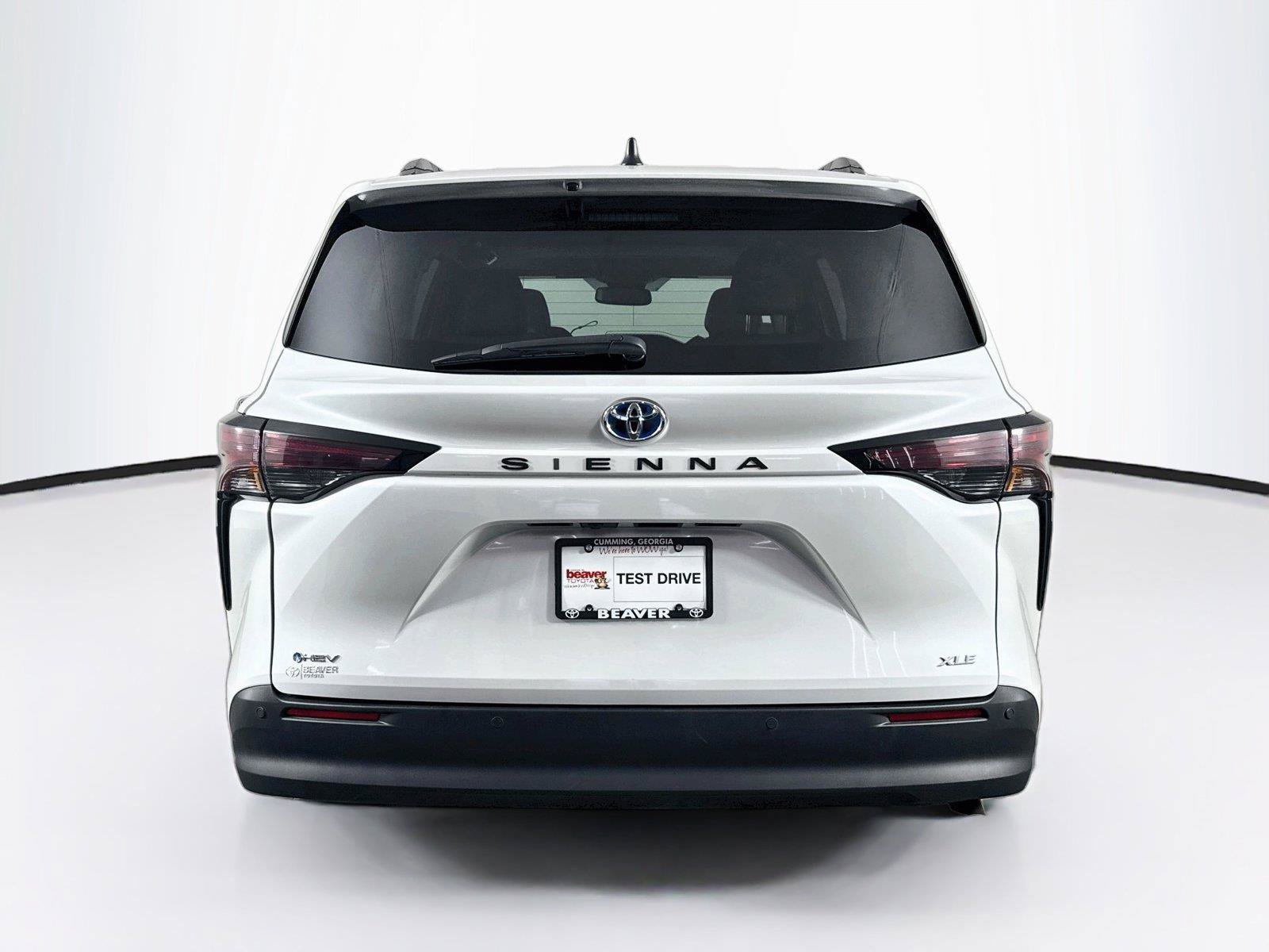 Certified 2025 Toyota Sienna XLE FWD image 12