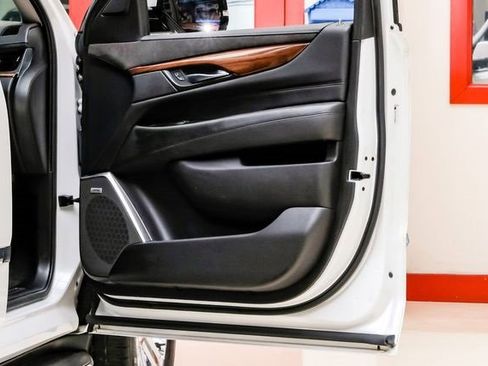 Used 2020 Cadillac Escalade Base image 43
