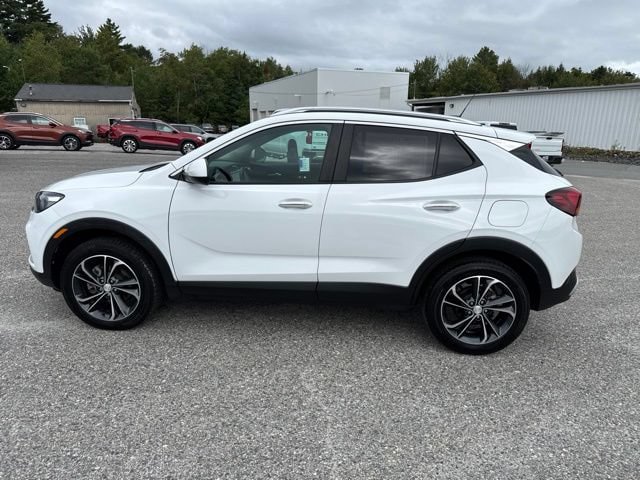 Used 2022 Buick Encore GX Select AWD/4WD image 2