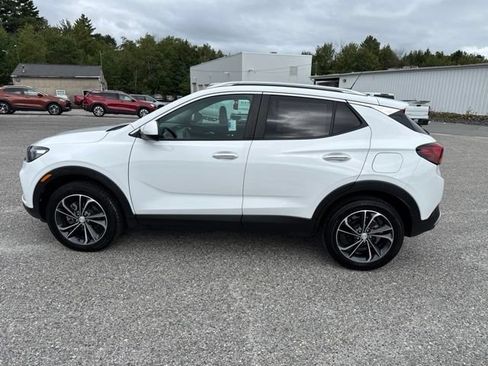 Used 2022 Buick Encore GX Select AWD/4WD image 2
