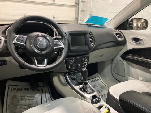Used 2019 Jeep Compass Latitude AWD/4WD image 17
