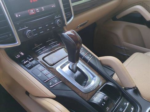 Used 2018 Porsche Cayenne S image 12